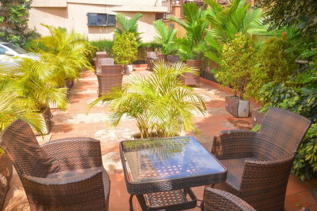 G-One Hotel Kampala Exterior foto